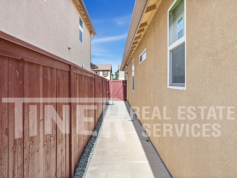 8409 Stara St — Photo 24