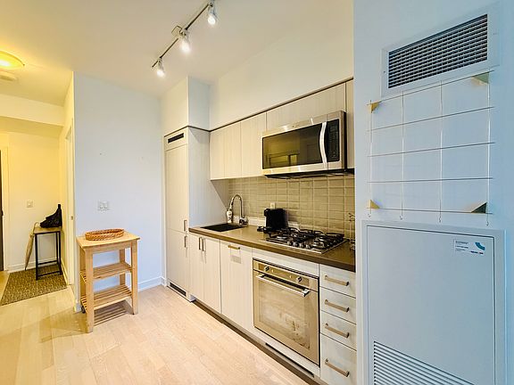 3rd image of 501 Saint Clair Ave W #321