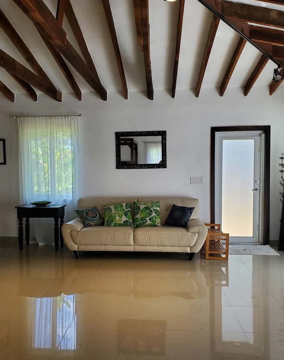 NE 154th St, North Miami Beach — Photo 4
