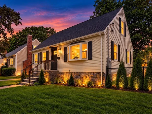 107 Woodley Ave, West Roxbury, MA 02132