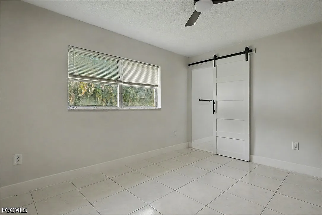 3 bed, 2.0 bath, 1096 sqft, $1,900 — Photo 4