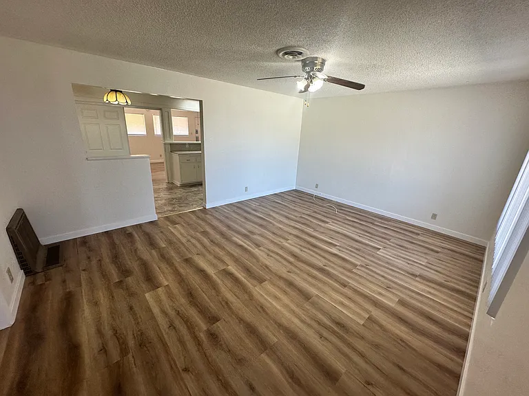 941 Leslie Dr — Photo 5