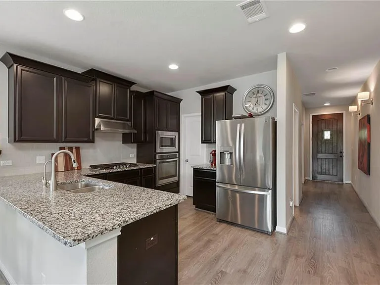 1052 Myrna Bnd — Photo 7