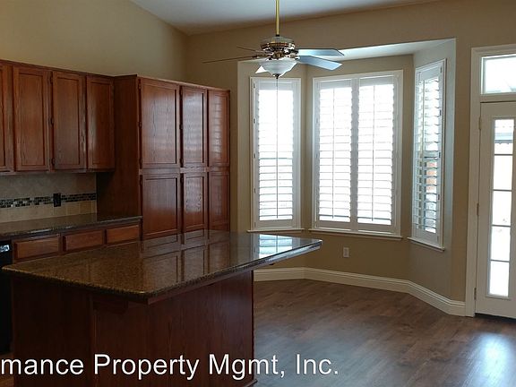4th image of 2206 E Everglade Ave
