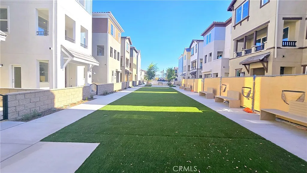3 bed, 2.5 bath, 1608 sqft, $3,300 — Photo 1