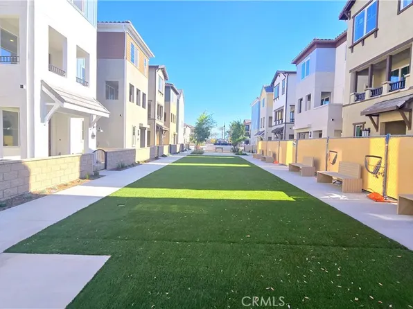 6063 Fairfax Dr, Corona, CA 92880
