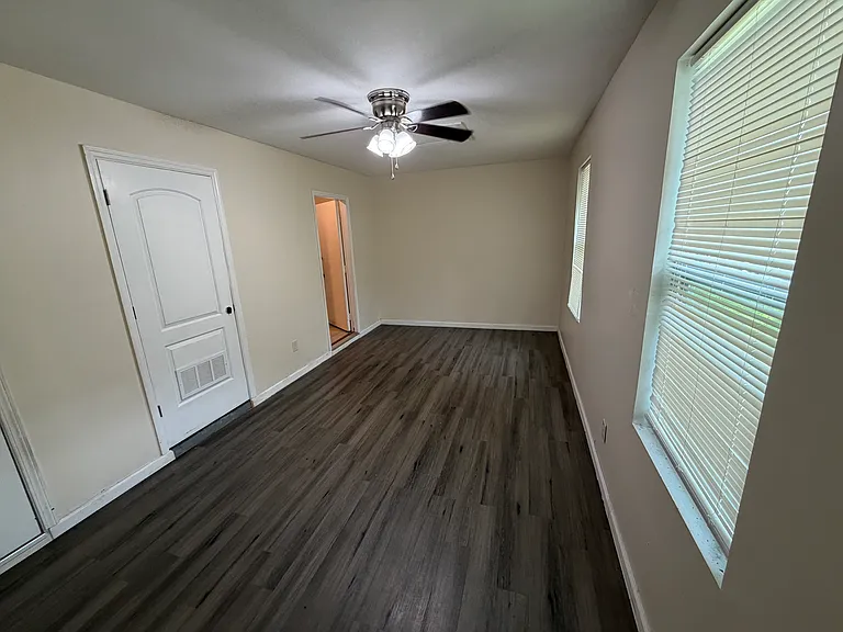 5160 Scarbrough Ln — Photo 8
