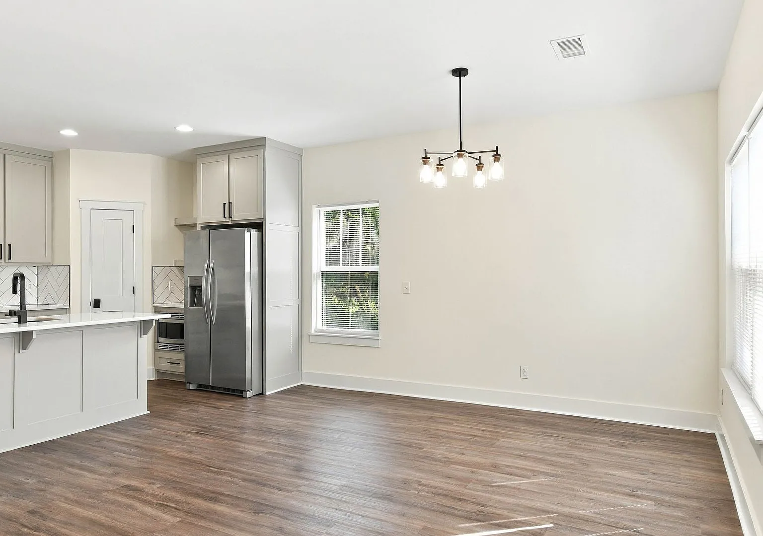 215 E Center St Duplex — Photo 3