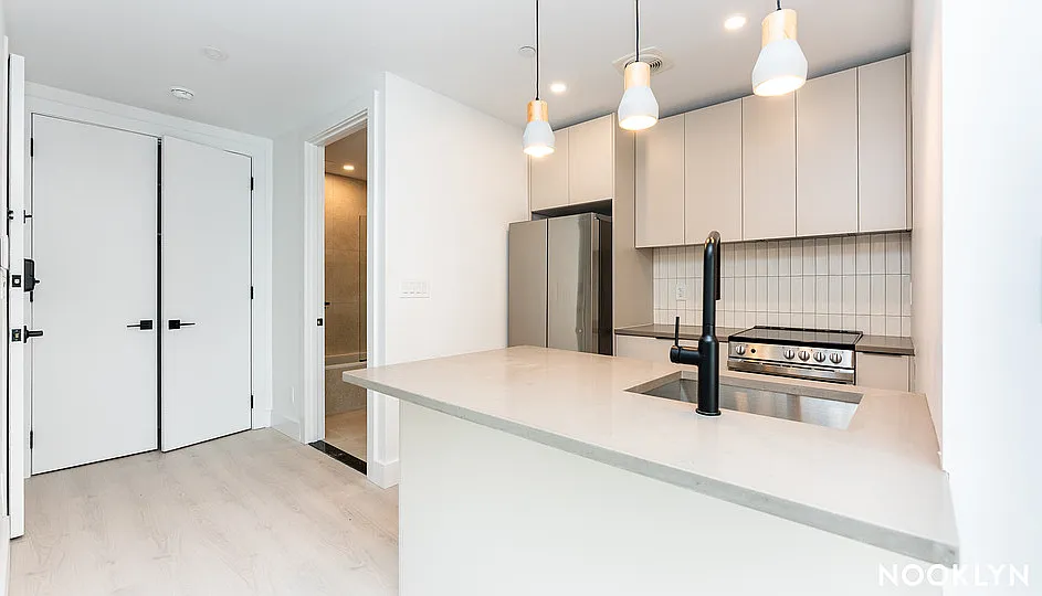 344 Lorimer Street — Photo 3