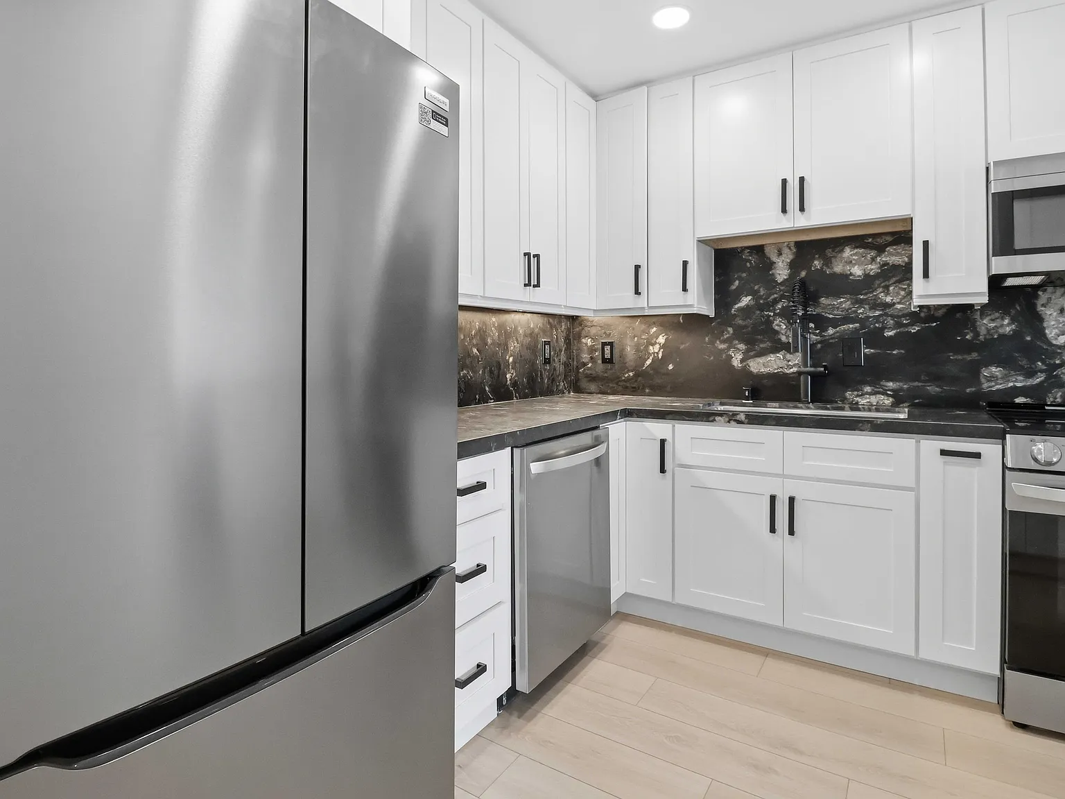 2 bed, 1246 sqft, $4,000 — Photo 3