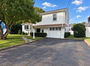 30 Pembrook Dr, Kenilworth, NJ 07033