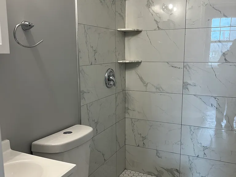 219 Stratford Ave #2B — Photo 6