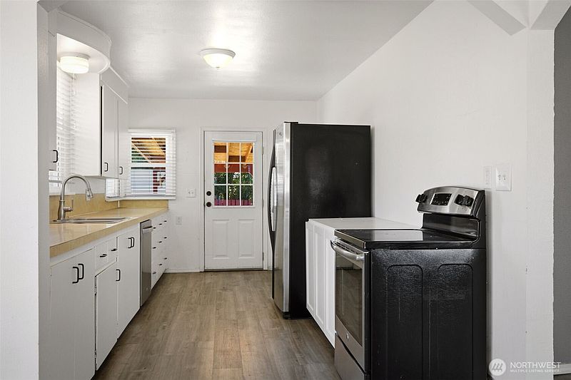 5th image of 25 Shafer Avenue