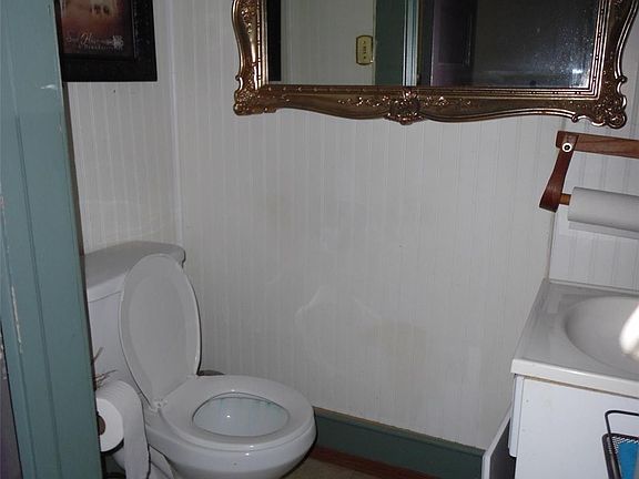 4th image of 200 E Broadway St