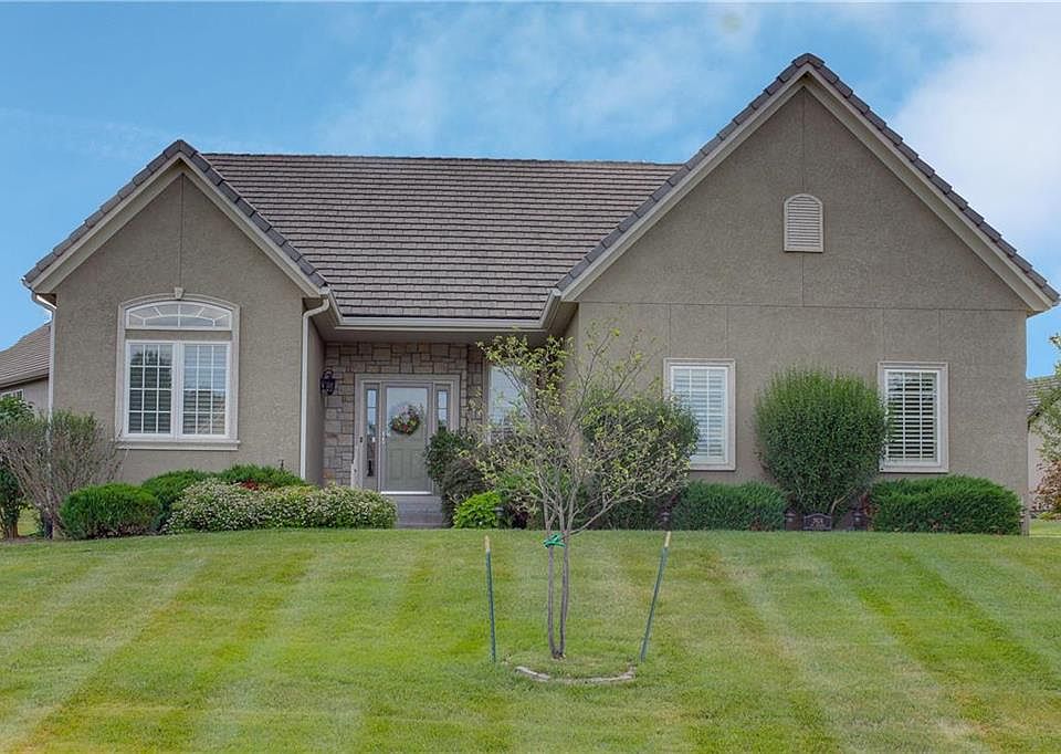 1st image of 3924 NW Redspire Dr