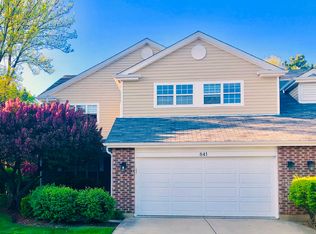841 Winchester Ln, Northbrook, IL 60062