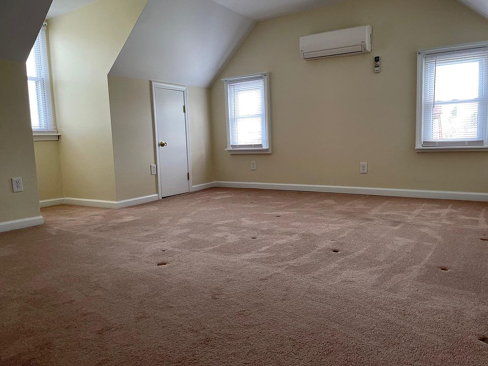 3rd floor bedroom; storage and large closet