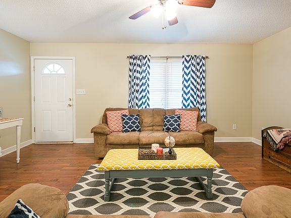 4th image of 357 Woodlawn Ave #15