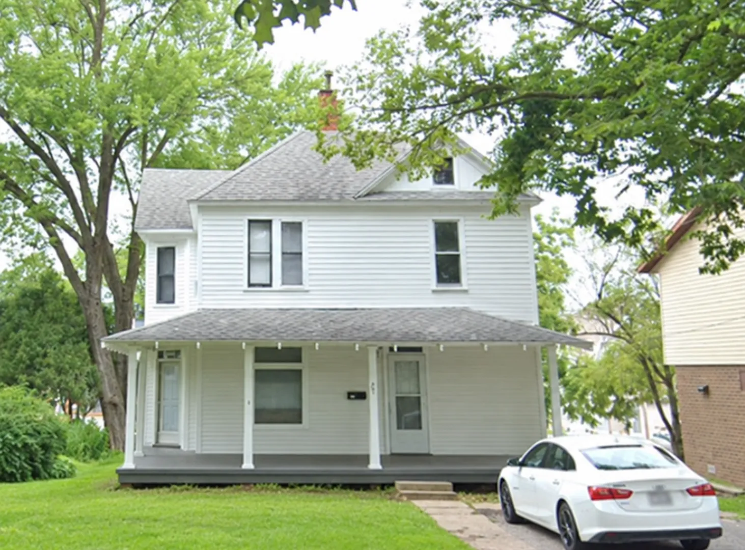 Available August 1st, 4 bedroom, 2 bathroom, Off Street Parking Included! — Photo 1