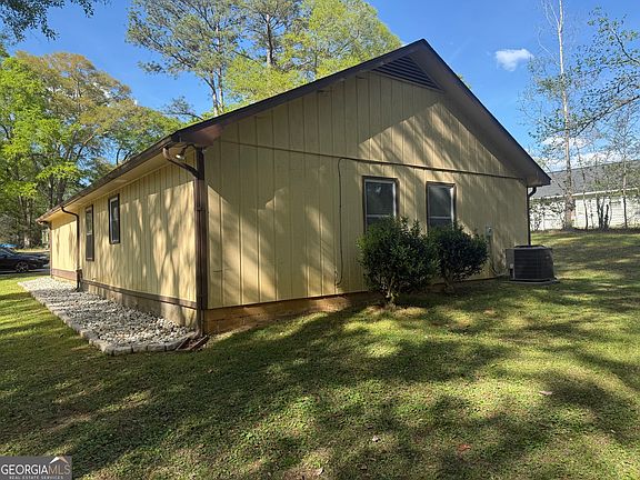 3rd image of 245 Teaver Rd