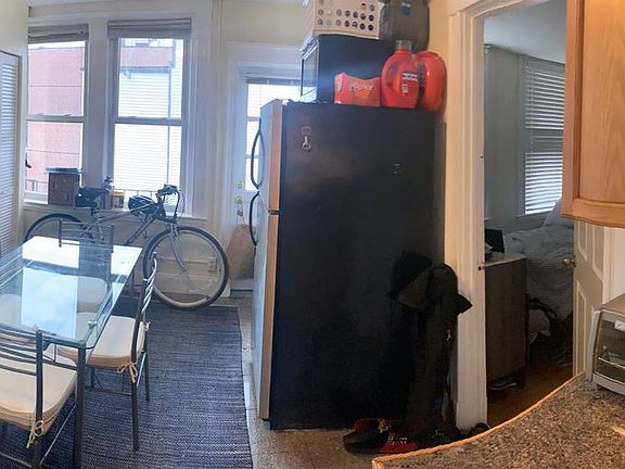 3rd image of 221 Hanover St #34