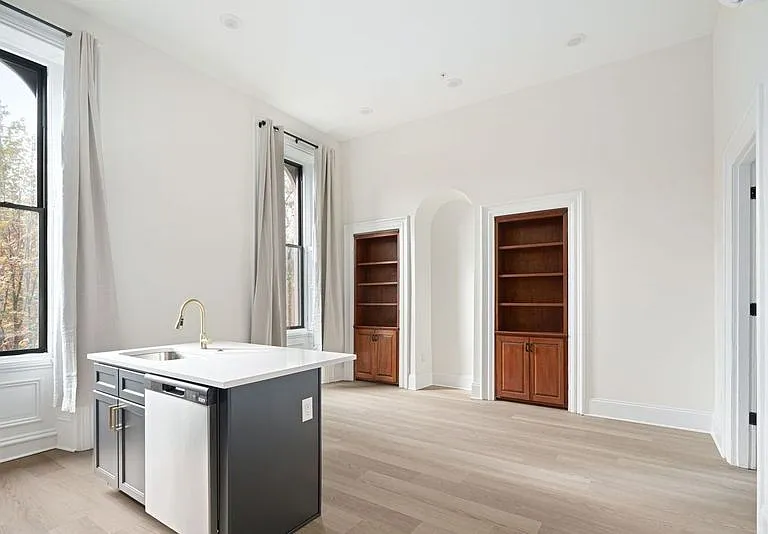 1913 Wallace St #8 — Photo 6