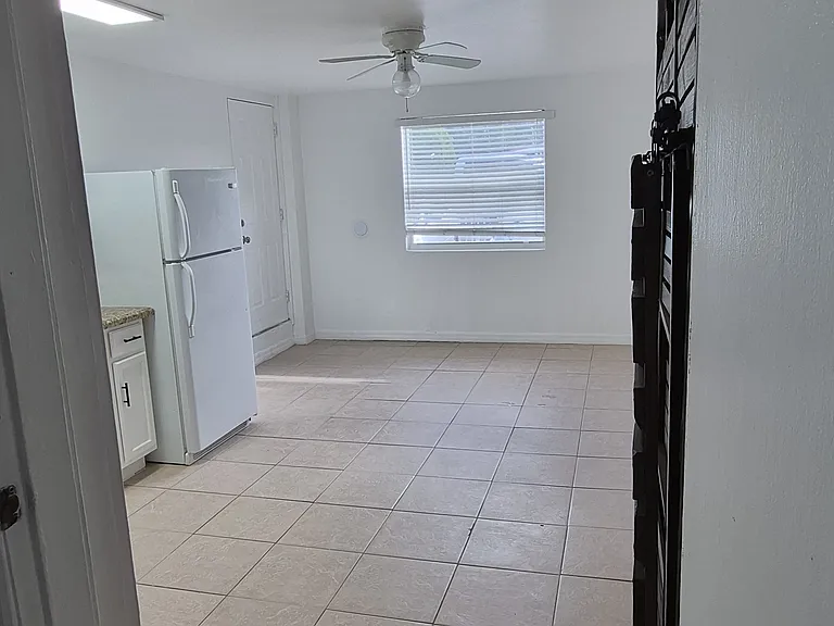 17152 NE 3rd Ct — Photo 5