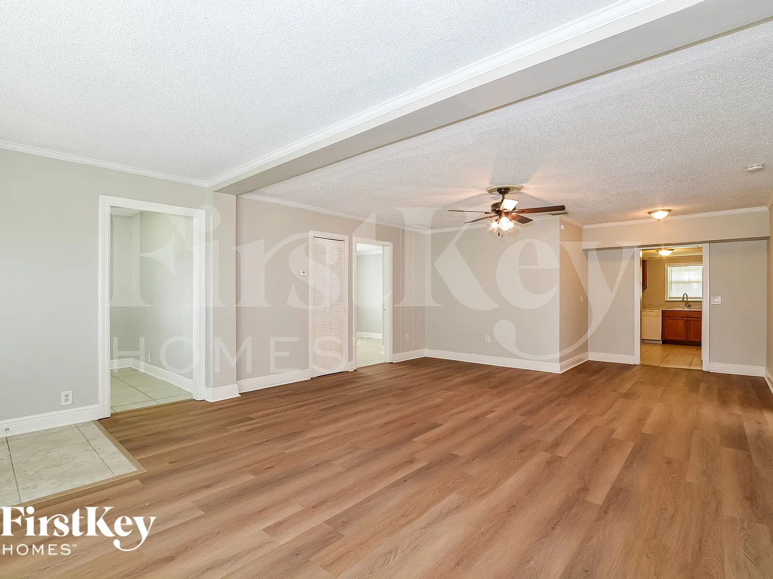 3 bed, 2.5 bath, 2005 sqft, $2,090 — Photo 3