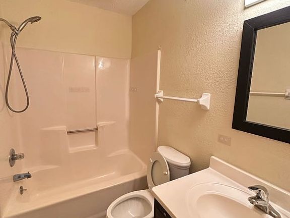 5th image of 3126 Tyndall Dr #3126