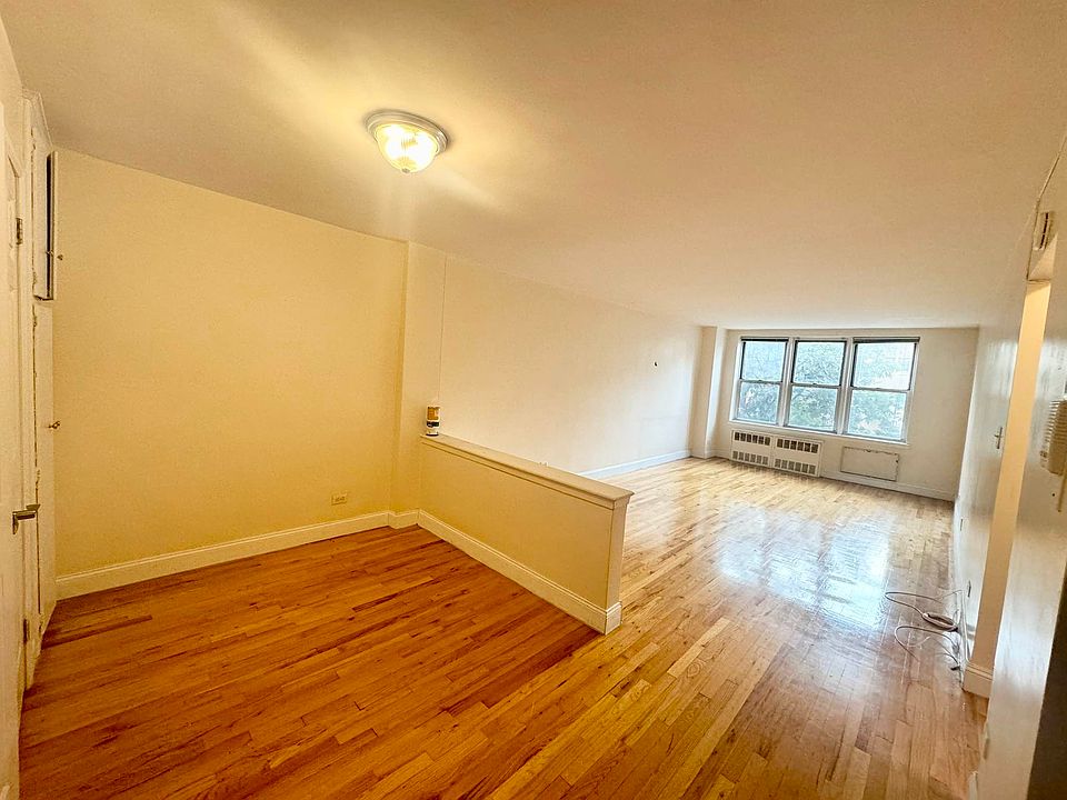 2nd image of 2282 E 7th St #2L