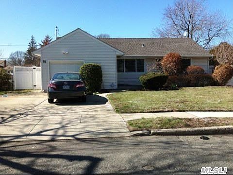 1st image of 26 Laurel Hill Dr