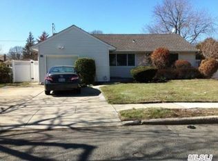 26 Laurel Hill Dr, Valley Stream, NY 11581