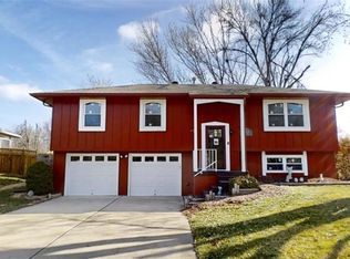 113 SE Bordner Dr, Lees Summit, MO 64063