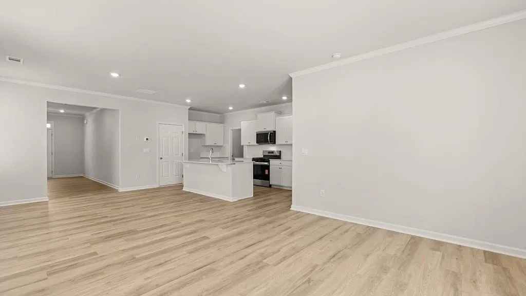 5 bed, 2361 sqft, $2,300 — Photo 4