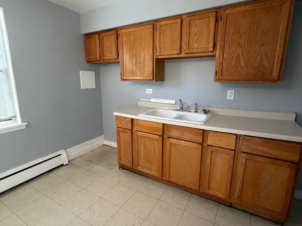 2241 Hervey Ave APT 1, North Chicago, IL 60064