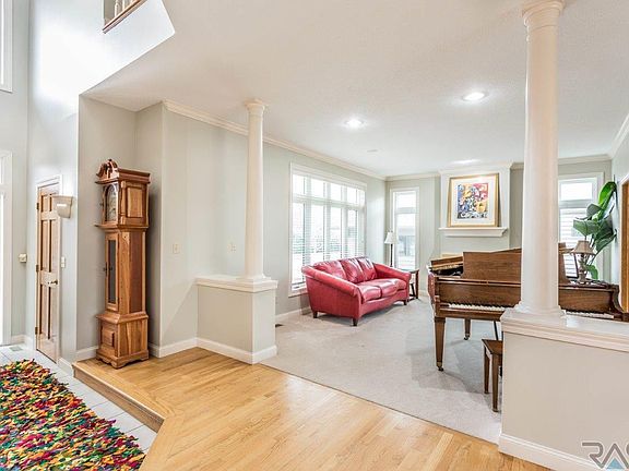 5th image of 208 E Saint Andrews Dr