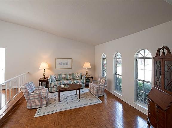 2nd image of 2617 Crestmoor Ct