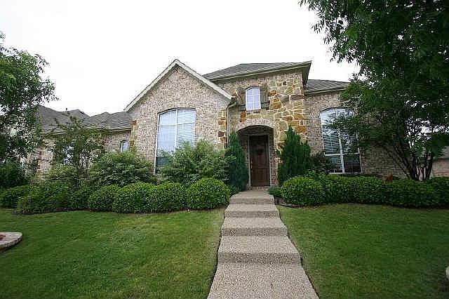 1st image of 809 Woodcliff Dr