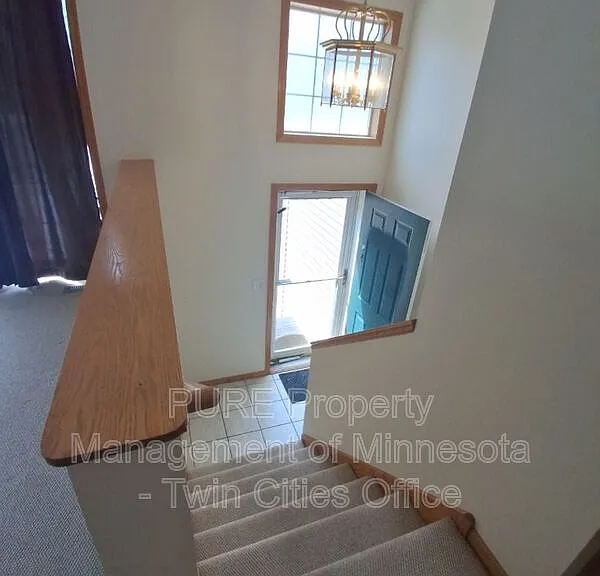 4985 Grenwich Ave N — Photo 2