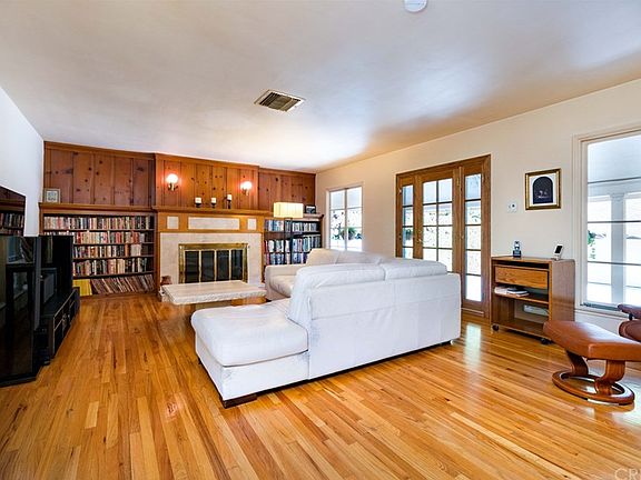 5th image of 5076 Woodley Ave