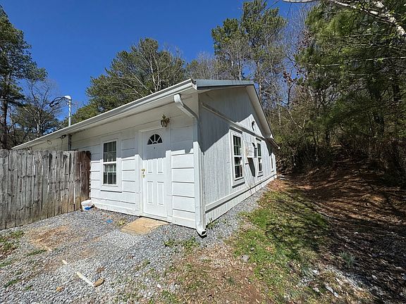 3rd image of 212 Scott Dr SW #A