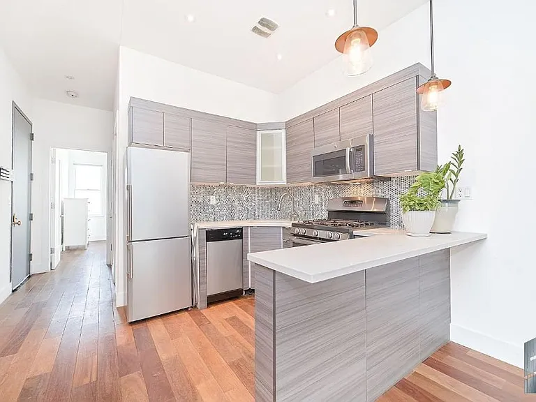 207 N 6th St #4R — Photo 10