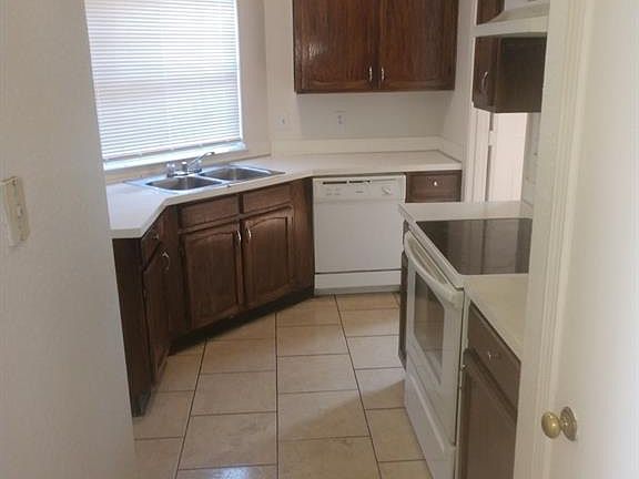 5th image of 1302 Lloyd Dr