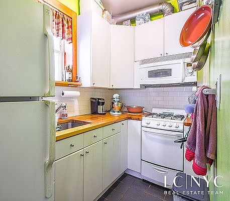 5th image of 26 W 97th St APT 5A