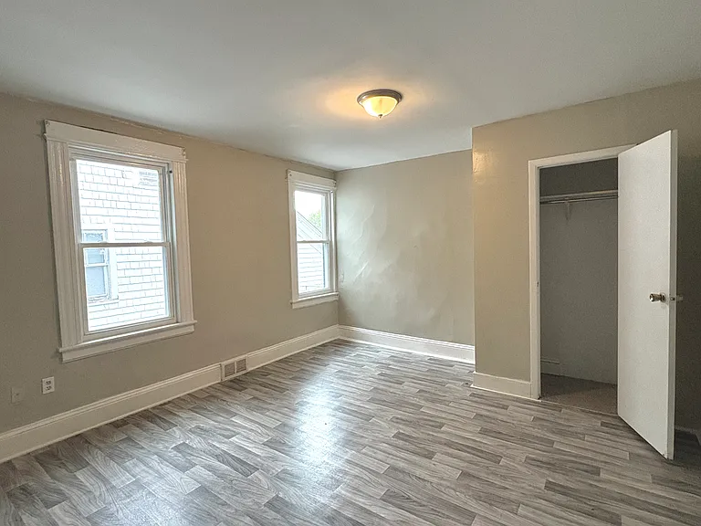 208-210 Fairview Ave #2 — Photo 2