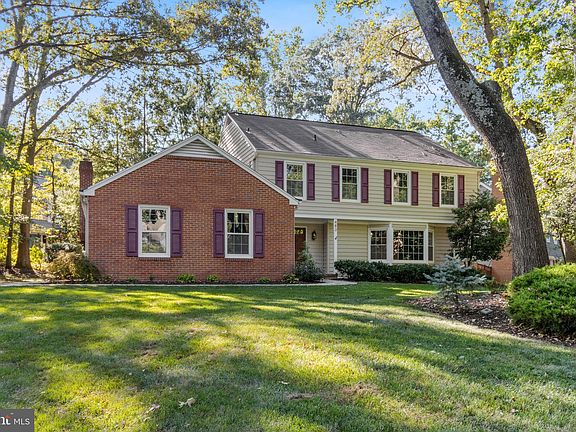 2nd image of 483 Old Orchard Cir