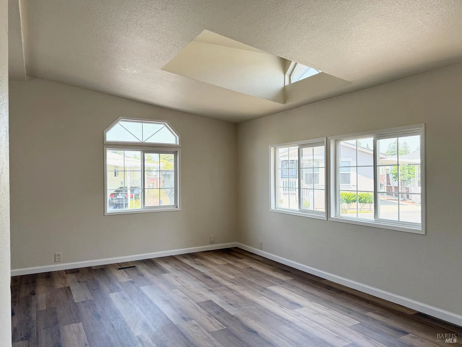 220 Pear Lane - Photo 5