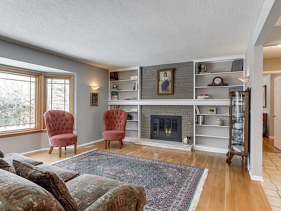 2nd image of 1903 Hunter Ln