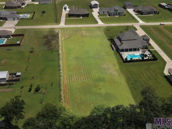 5700 Hunters Pointe Ln, Brusly, LA 70719