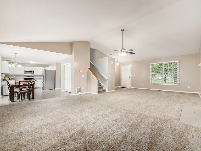8607 Clover Glade Dr — Photo 10